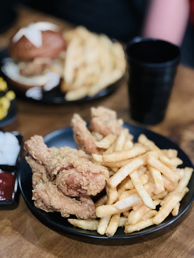 Photo of Simon’s roadhouse bar and wings - 7990 Portage Rd, Niagara Falls, ON L2G 5Y8